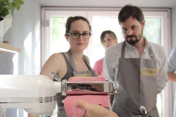 Pasta Kochkurs im Kochstudio Bilou - Gruppe beim Pasta kochen