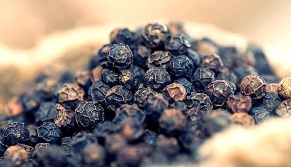 schwarze Pfefferkörner - Pfeffersorten Miomente Entdeckermagazin