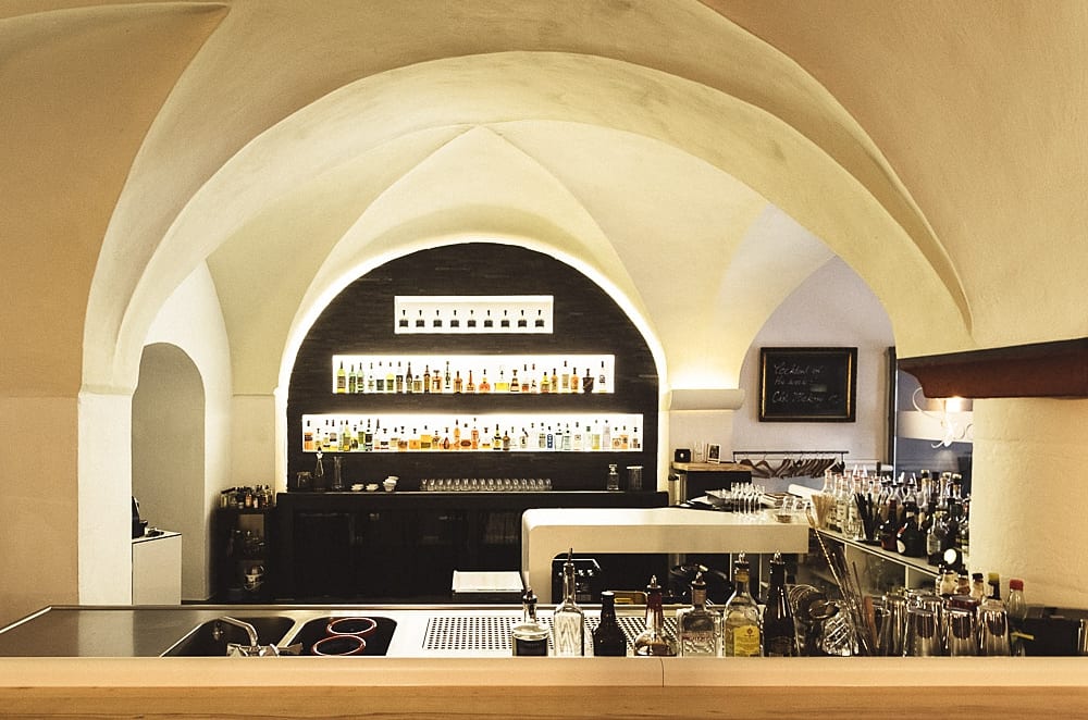 Spritzige Cocktailkurse in der Barock Bar in Regensburg von Richard und Anika Söldner - Mixe deine eigenen Cocktails mit hochwertigen Spirituosen | Miomente Entdeckermagazin