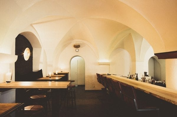 Spritzige Cocktailkurse in der Barock Bar in Regensburg von Richard und Anika Söldner - Mixe deine eigenen Cocktails mit hochwertigen Spirituosen | Miomente Entdeckermagazin