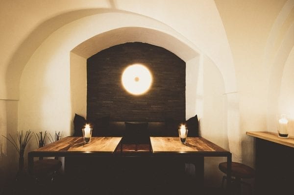 Spritzige Cocktailkurse in der Barock Bar in Regensburg von Richard und Anika Söldner - Mixe deine eigenen Cocktails mit hochwertigen Spirituosen | Miomente Entdeckermagazin