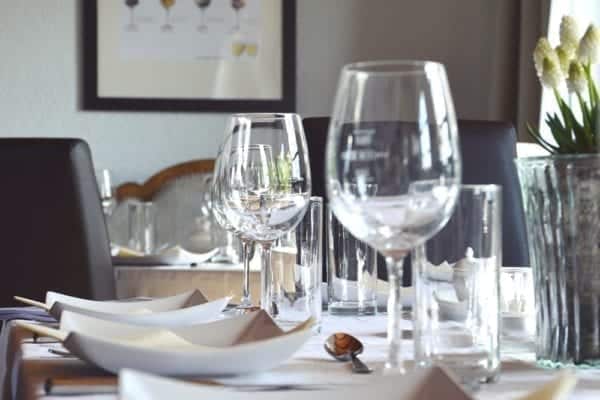 Hochwertige und sinnliche Weinseminare am Weingut Neuspergerhof bei Jochen Gradolph | Miomente Entdeckermagazin