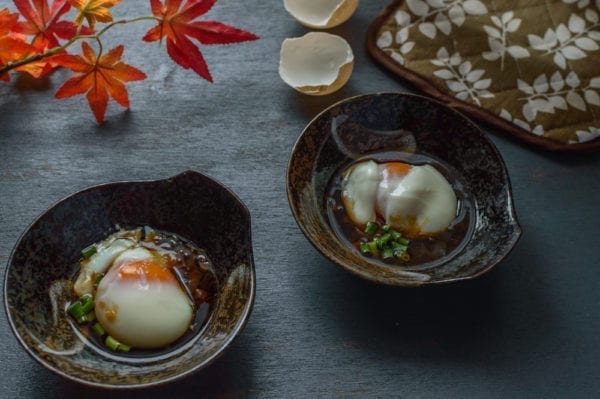 Onsen-Ei nach japanischer Methode zubereitet