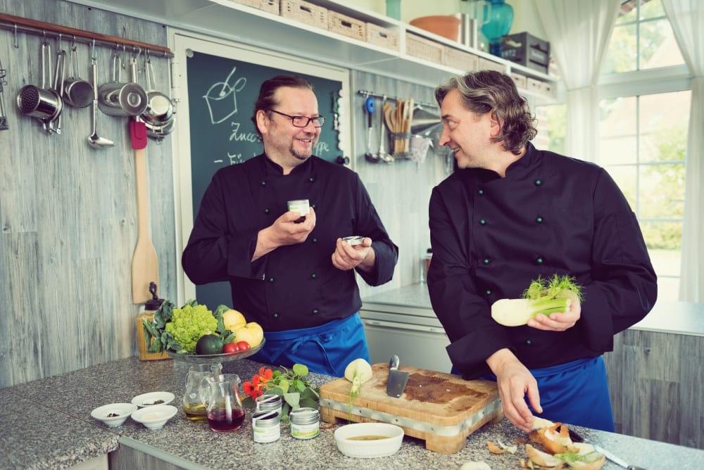 Würzpfade Kochschule von Dirk Rathoff und Gregor Stix in Münsterland – Dirk und Gregor beim gemeinsamen Kochen