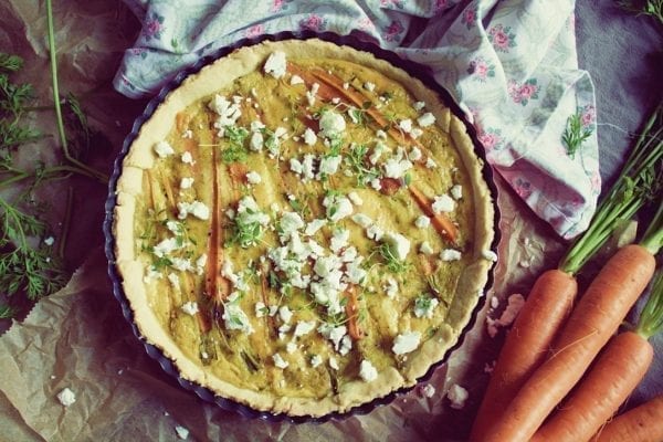 Rezept für eine Karotten-Tarte mit Schafskäse und frischem Thymian – Miomente Kochbuch Entdeckermagazin