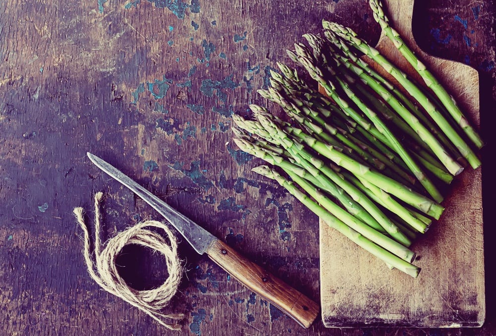Grünen Spargel putzen- Entdeckermagazin - Miomente