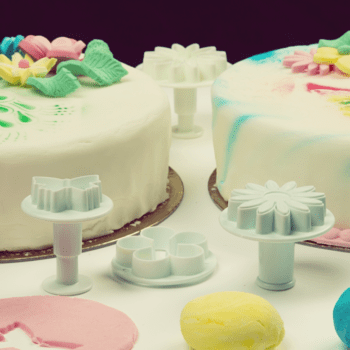 Backkurse bei Chocolatier Frank Simon - Schmetterlinge und Blumen aus Rollfondant | Miomente Entdeckermagazin