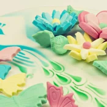 Backkurse bei Chocolatier Frank Simon - Schmetterlinge und Blumen aus Rollfondant | Miomente Entdeckermagazin