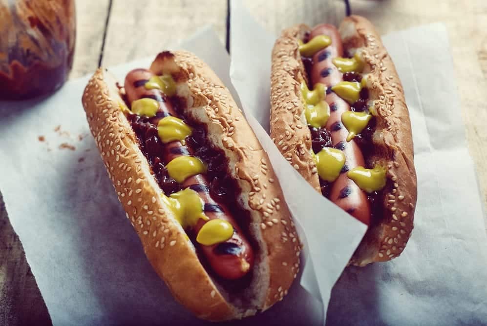 Wurst vom Grill - Hotdog - Entdeckermagazin - Miomente