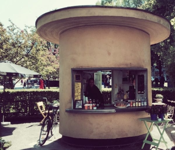 Kulinarischer Geheimtipp Helsinki - Straßenkiosk mit finnischen Spezialitäten - Entdeckermagazin Miomente