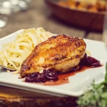 Nougat-Kochbuch: "Mein Herz schlägt Nougat!" von Profikoch Christian Senff aus Frankfurt – Süße und pikante Rezepte mit Nougat – Fasanenbrust auf Nuss-Tagliatelle | Miomente Entdeckermagazin