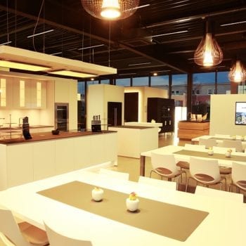 Exklusive Firmenevents und einzigartige Kochmomente bei "mein Kochstudio" in Stuttgart mit Profikoch Thomas Grau - Atemraubende Location aus Glas | Miomente Entdeckermagazin