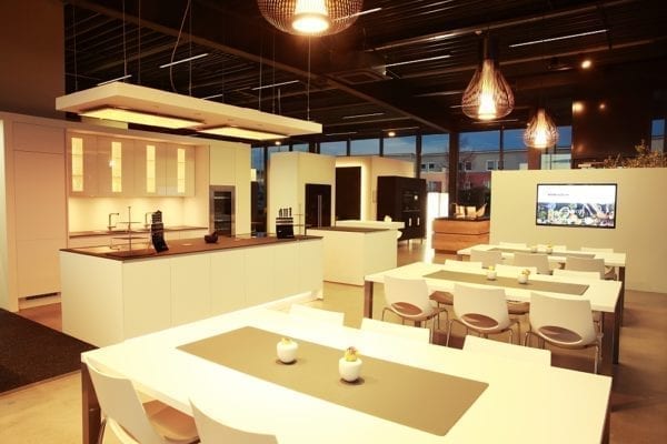 Exklusive Firmenevents und einzigartige Kochmomente bei "mein Kochstudio" in Stuttgart mit Profikoch Thomas Grau - Atemraubende Location aus Glas | Miomente Entdeckermagazin