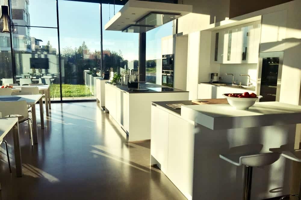 Exklusive Firmenevents und einzigartige Kochmomente bei "mein Kochstudio" in Stuttgart mit Profikoch Thomas Grau - Atemraubende Location aus Glas | Miomente Entdeckermagazin