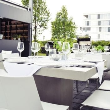 Exklusive Firmenevents und einzigartige Kochmomente bei "mein Kochstudio" in Stuttgart mit Profikoch Thomas Grau - Atemraubende Location aus Glas | Miomente Entdeckermagazin