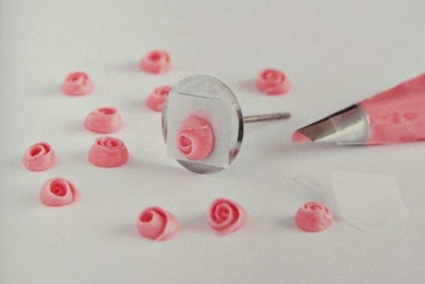 Backbuch Stephanie Rinner – Tortenkunst und Keksdesign - Röschen - Entdeckermagazin Miomente