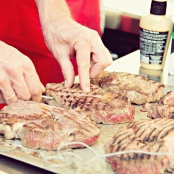Fleisch- & Grillkurse bei Stefan Becker in der Kochschule "Die Pfannenfreunde" München – Steaks, Grillen und BBQ | Miomente Entdeckermagazin