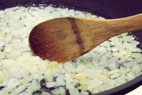 Wie mache ich Bratkartoffeln: Bratkartoffel-Rezept mit Speck und Zwiebeln im Entdeckermagazin von Miomente