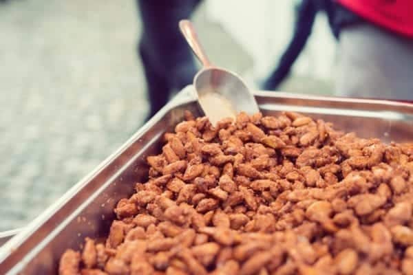 Wie mache ich gebrannte Mandeln wie vom Weihnachtsmarkt - Entdeckermagazin - Miomente