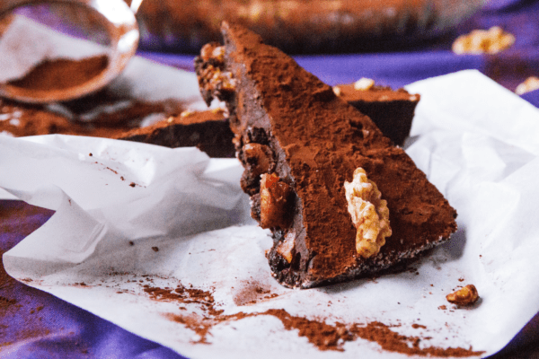 Rezept für einen saftigen Schokoladekuchen mit roter Bete, Feigen und Walnüssen – Rezept für Clean Eating oder Paleo | Miomente Entdeckermagazin