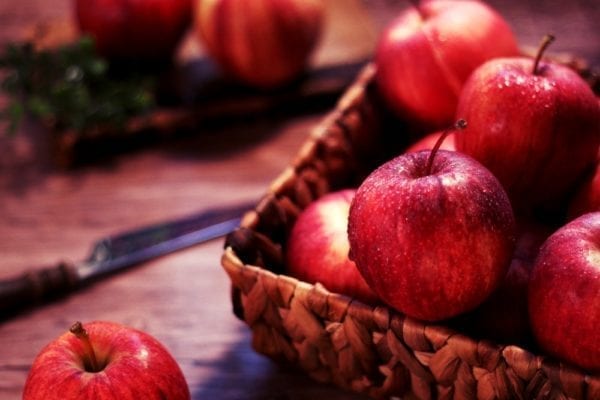 Rezept Apfel-Himbeeren-Crumble mit Vanillesauce von SOUTHkitchen Berlin - Kochkurse in Berlin | Miomente Entdeckermagazin