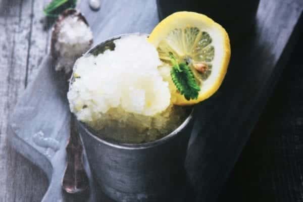 Drink aus Koch mit Zitrone im Entdeckermagazin Miomente