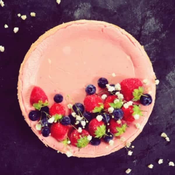 Feiert die Käsekuchen-Saison und backt Käsekuchen mit Erdbeeren - Entdeckermagazin - Miomente
