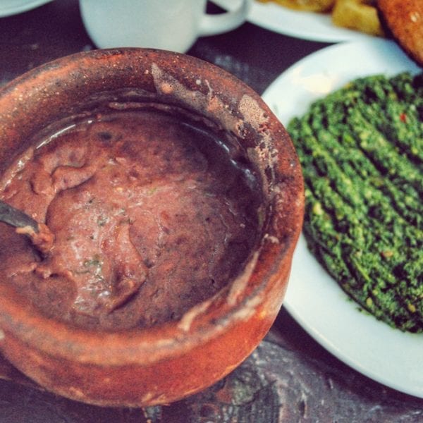 Wie isst Georgien? Schwarze Bohnensuppe. Entdeckt die neue Trendküche aus Georgien. Entdeckermagazin - Miomente