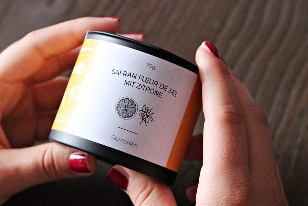 Handgemischte Gewürze - Chili-Jalapeno-Salz mit Vanille - Safran Fleur de Sel mit Zitrone – Entdeckermagazin Miomente