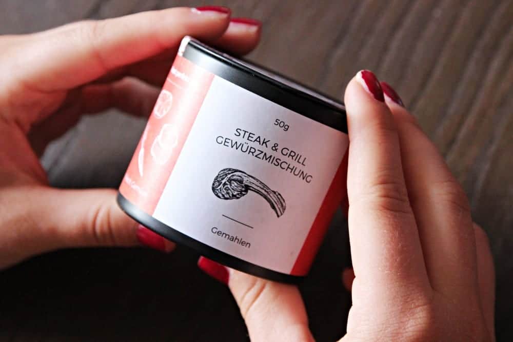 Handgemischte Gewürze - Chili-Jalapeno-Salz mit Vanille - Steak & Grill Gewürzmischung – Entdeckermagazin Miomente