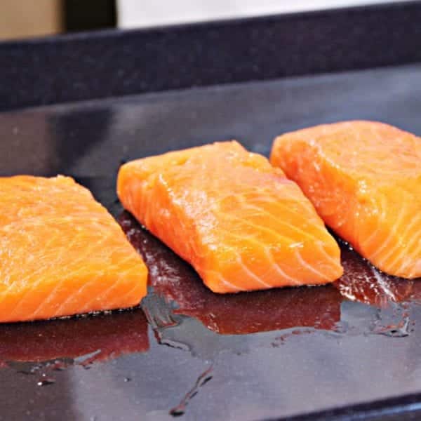 Rezept-Video - Lachs auf dem Backblech im Ofen gegart - Entdeckermagazin - Miomente