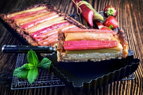 rhabarberkuchen im Blech mit Blätterteig