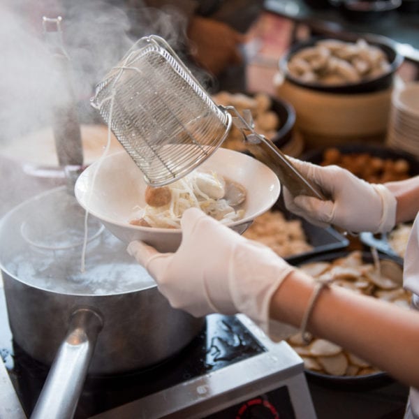 Besucht internationale Kochkurse in Deutschland und Wien bei Miomente | Entdeckermagazin