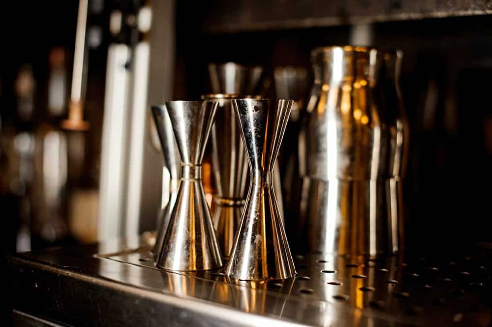 Bar-Equipment-Quiz: Was brauche ich für meine Hausbar – Jigger | Entdeckermagazin Miomente