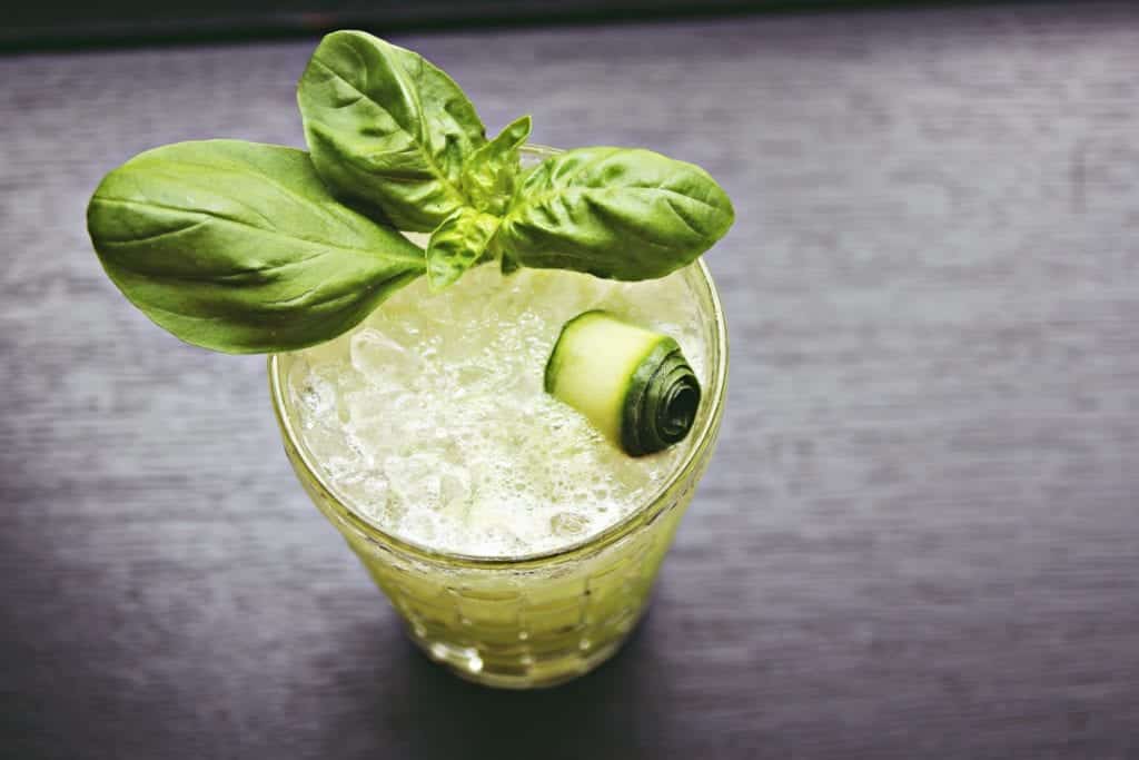 Alkoholfreie Cocktails - Gurken-Limonade in Sophia's Bar im The Charles Hotel München - Entdeckermagazin - Miomente