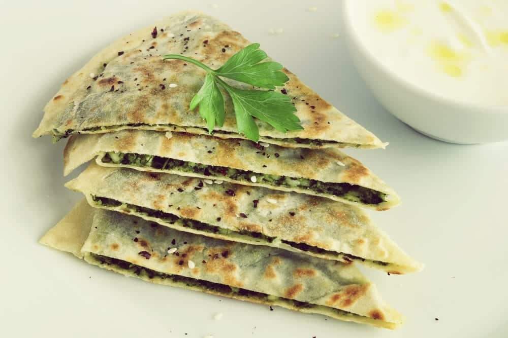 Türkische Küche - Rezept gefüllte Teigtaschen - Gözleme (2) | Entdeckermagazin Miomente