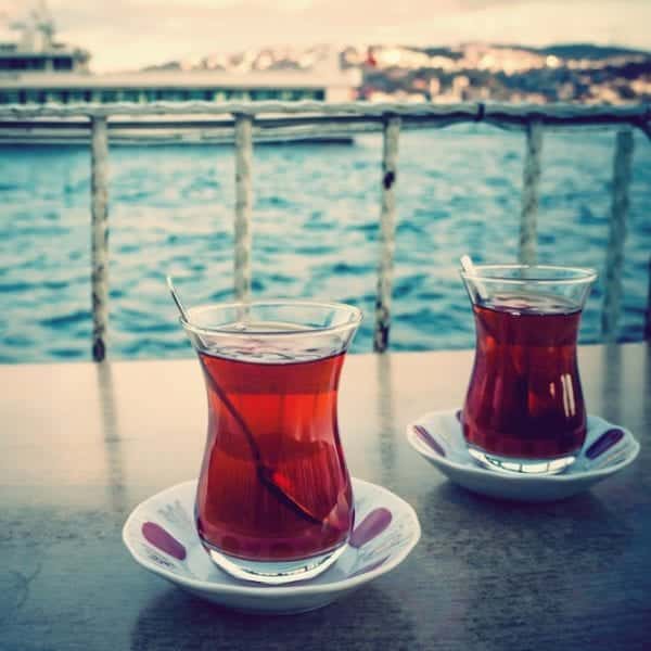 türkische Küche: Rezepte, die du ausprobieren musst! Türkischer Tee | Entdeckermagazin Miomente