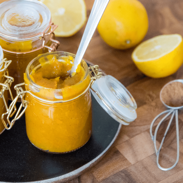 Pumpkin-Spice-Butter – Hokkaido-Mus mit Zitronensaft, Gewürzen und Zucker | Entdeckermagazin Miomente