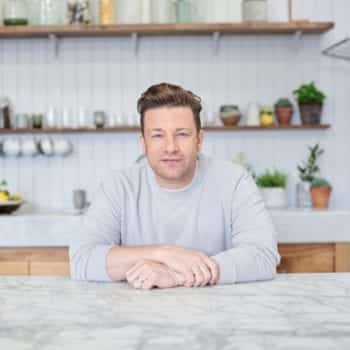 Starkoch Jamie Oliver | Jamies 5 Zutaten-Küche | Entdeckermagazin Miomente