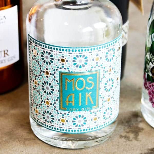 Mona & Anna Lisa haben zusammen mit einem Freund ihren eigenen Gin hergestellt.