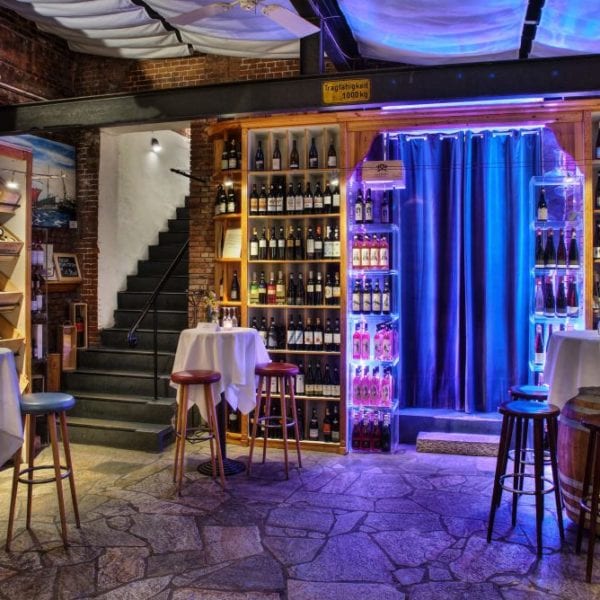 Eventlocation Weinland Waterfront - Lichthof Tanzfläche | Miomente Entdeckermagazin