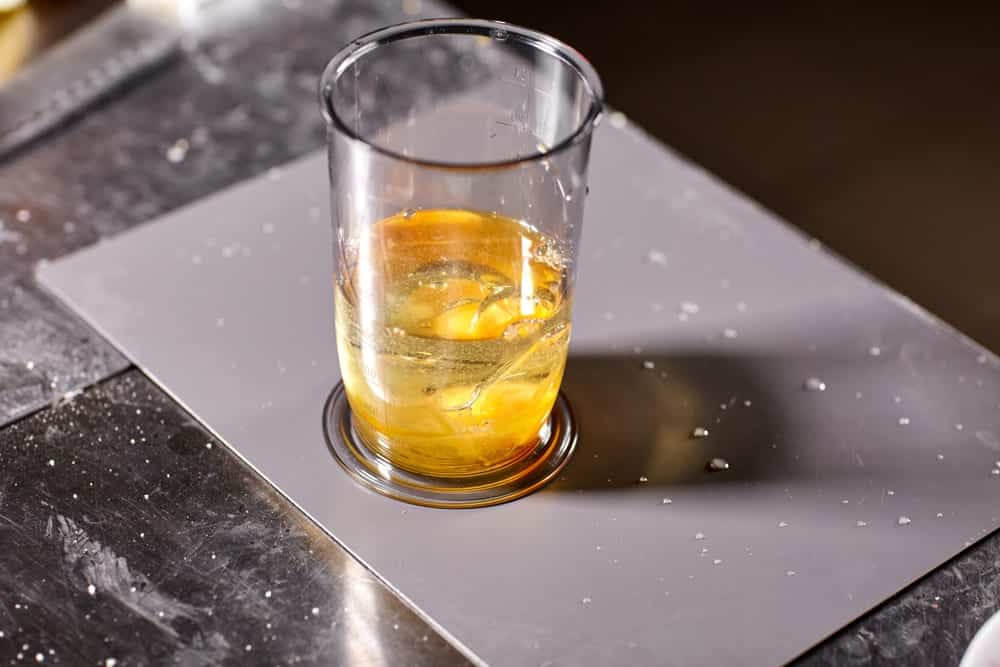 Öl und Ei für Mayonnaise