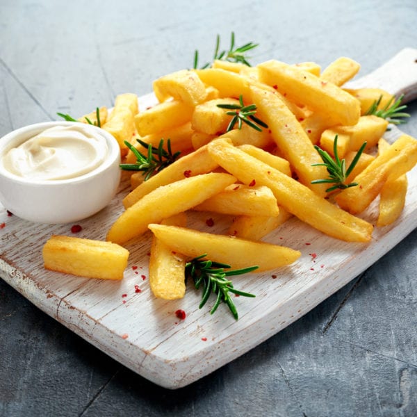 Pommes mit selbstgemachter Mayonnaise