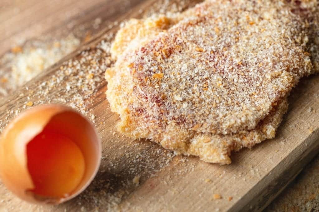 Schnitzel panieren