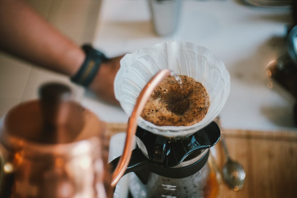 Kaffee aufbrühen nach der Pour-Over-Methode