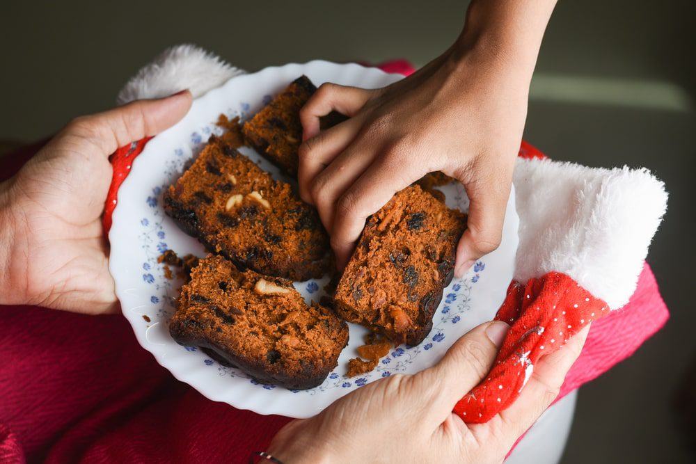 Kletzenbrot in Kinderhand