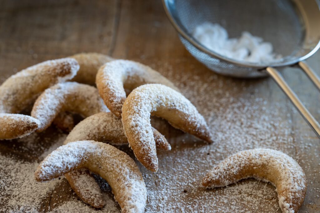 Vanillekipferl mit Puderzucker