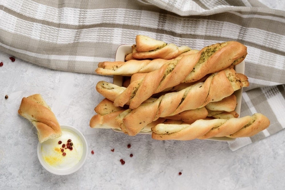 Brotstangen mit Pesto
