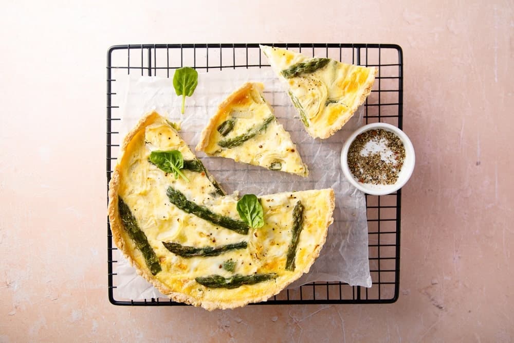 Quiche mit grünem Spargel