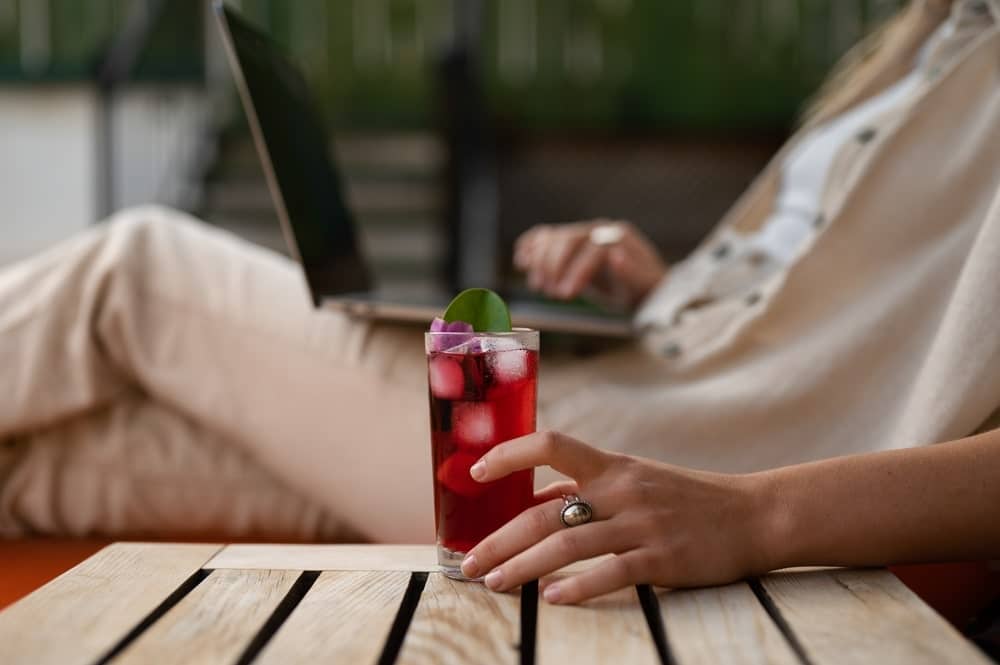 Tocktail, alkoholisches Getränk mit Tee